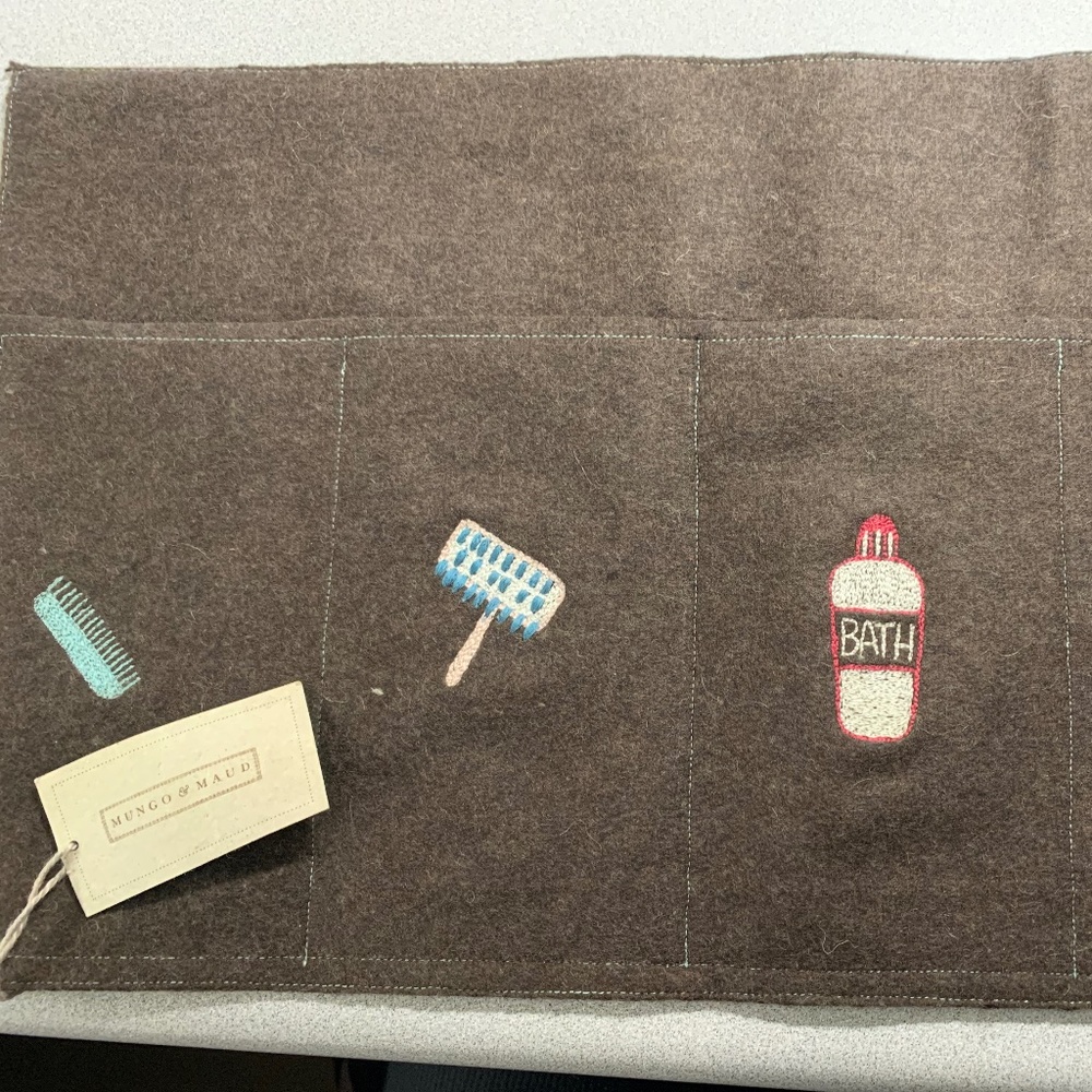 Mungo & Maud Brown Wool Felt Embroidered Grooming Bag-NWT
